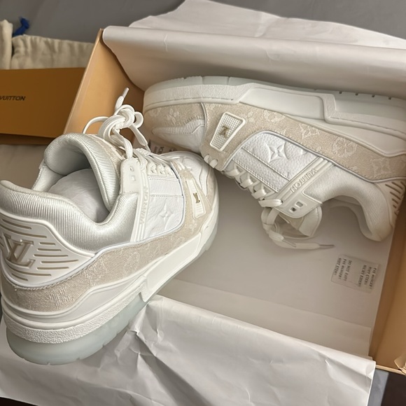 Louis Vuitton Trainer Sneaker size LV 8 (US 9 Perfectly) - Picture 4 of 10